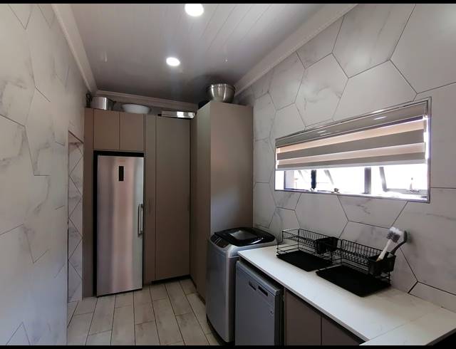 6 BEDROOM FREESTANDING FOR SALE IN WILKOPPIES